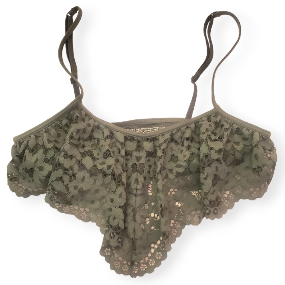 🔥3/$15🔥 Body by Victoria Victoria's Secret Lace Overlay Crop